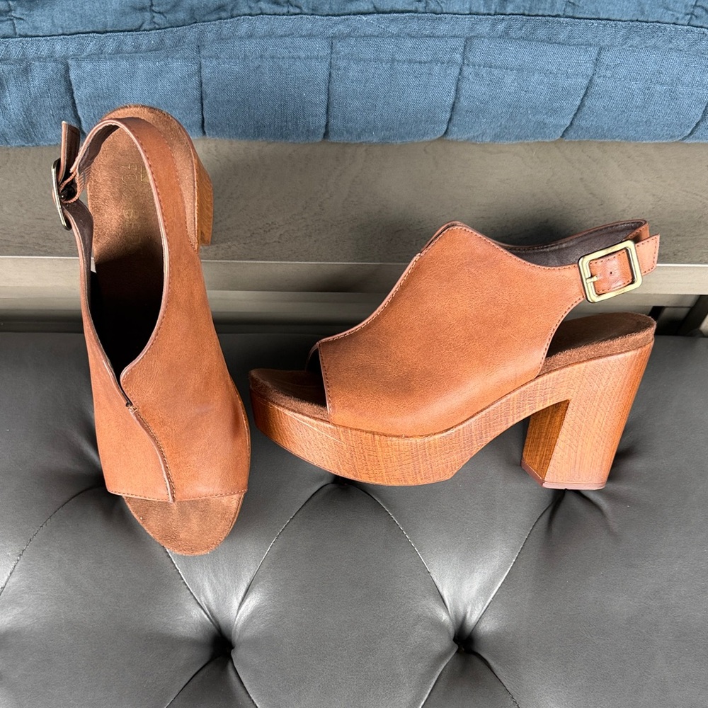 White Mountain Tan Brown Leather Platform Block Heel Sandals